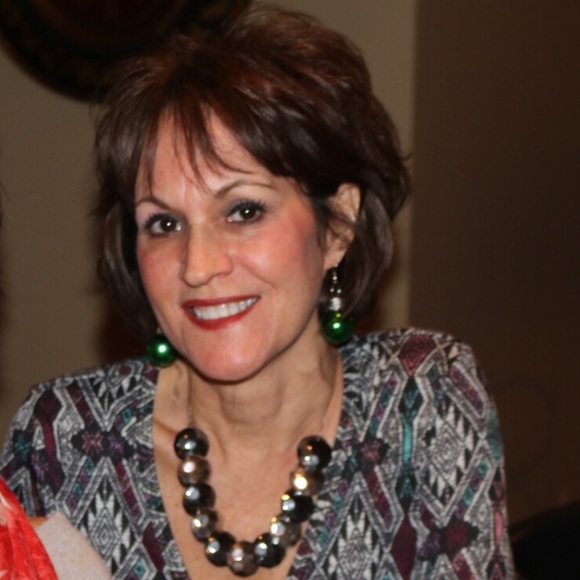 MEET YOUR POSHER - Picture 3 of 3